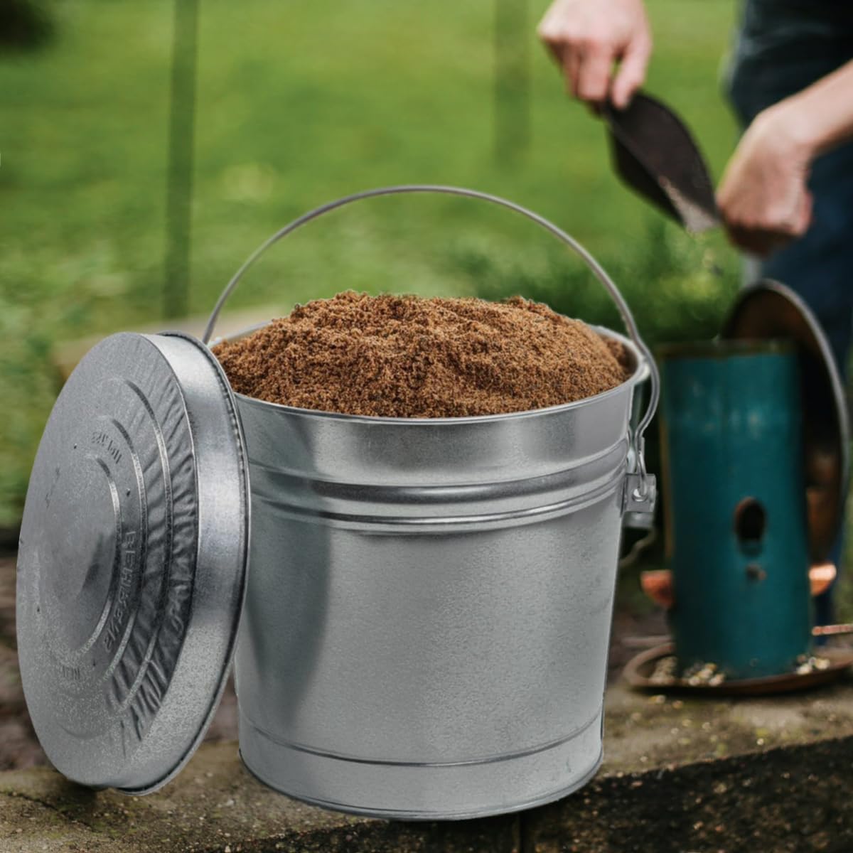 6 Gallon Galvanized Steel Locking Trash Can X5666