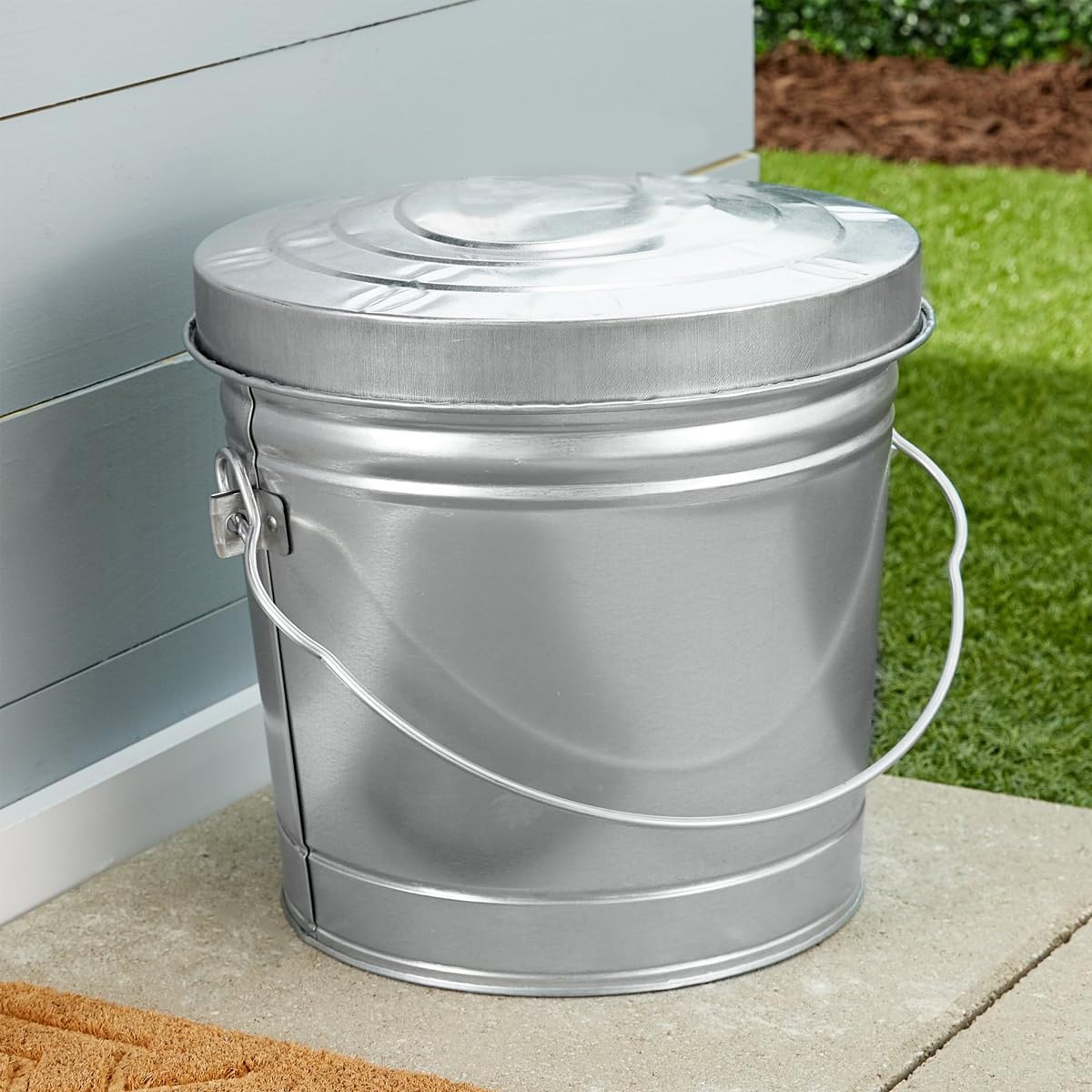 6 Gallon Galvanized Steel Locking Trash Can X5666